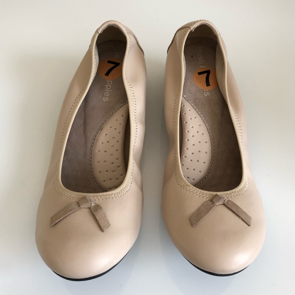 Beige comfy flats